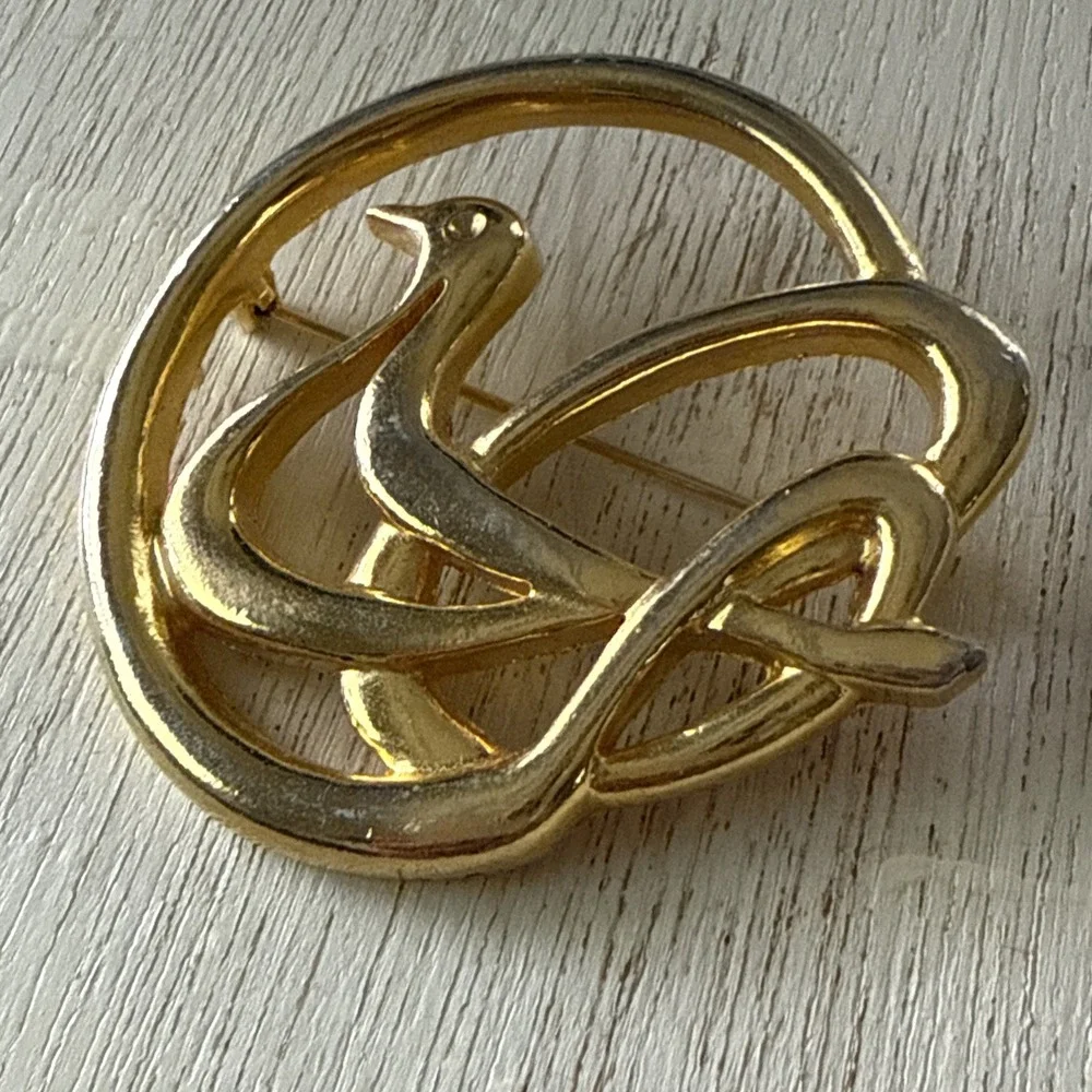 Vintage Signed 95 Kobi Ariel Studio Dove Gold‎ Brooch